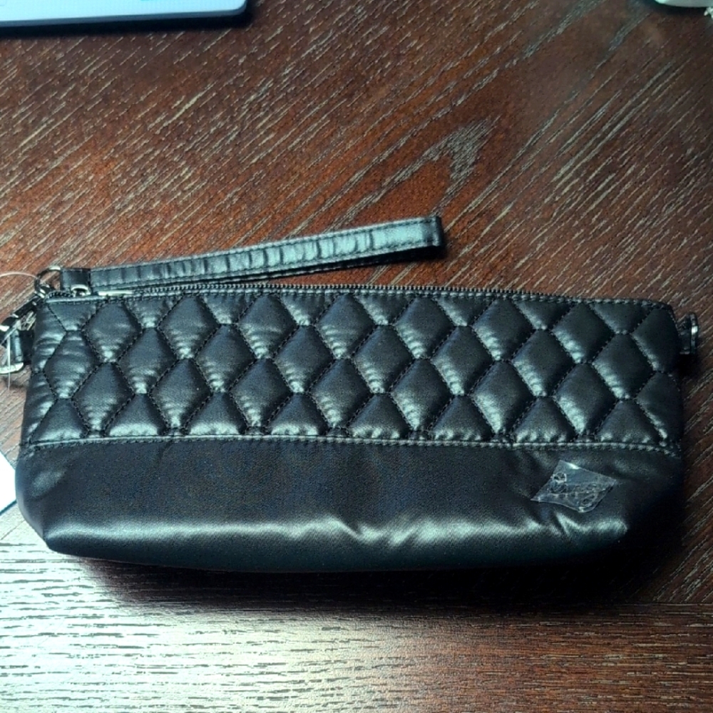 Brand New LugShiplap In Metallic Black!! Lug Black Quilted Wristlet